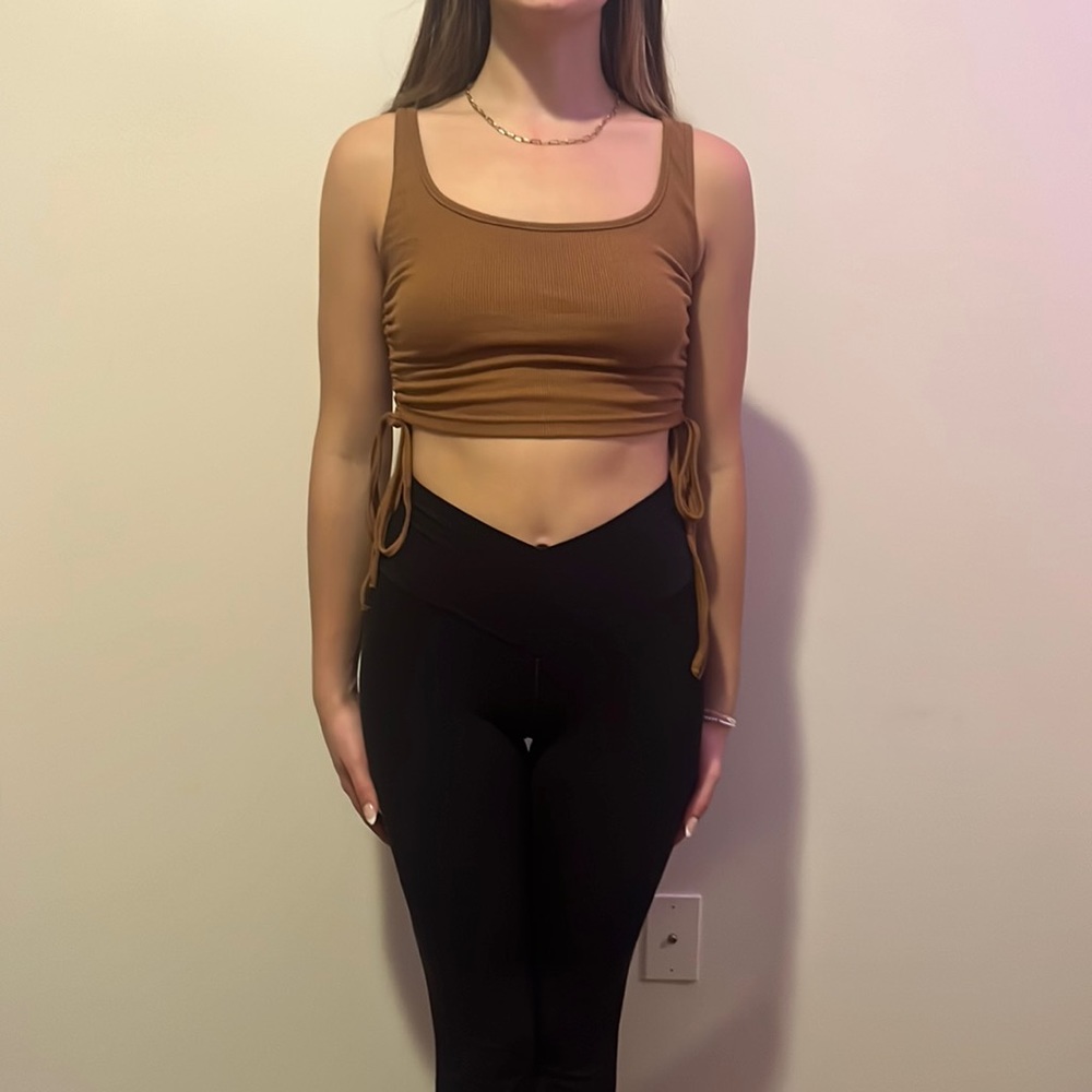 Super cute cropped cinched at the side tank
